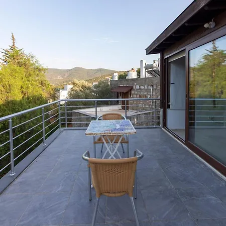 Charming Duplex 2 Min Walk To Torba Beach In Willa Bodrum