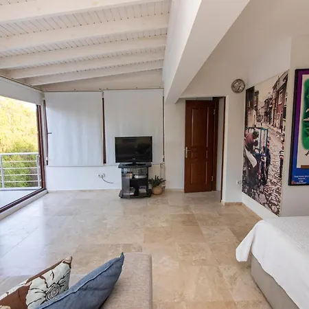 Charming Duplex 2 Min Walk To Torba Beach In