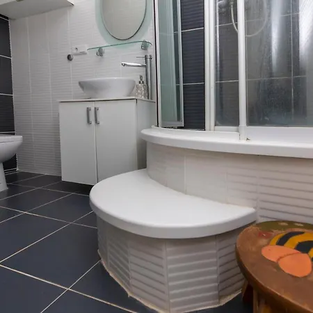 Charming Duplex 2 Min Walk To Torba Beach In Bodrum